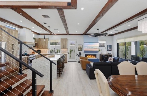 La Quinta Cove House | La Quinta Splash Inn, This Luxury Home is steps from Old Town La Quinta.