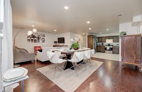 Los Angeles House | LA Urban Retreat – Easy Access to SoFi, DTLA & USC