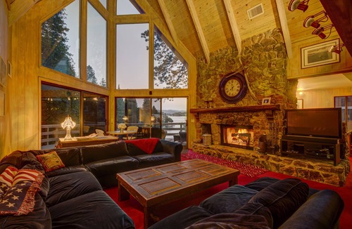 Blue Jay House | Lake Arrowhead Lakefront Home Best Location Private Dock Pet Friendly