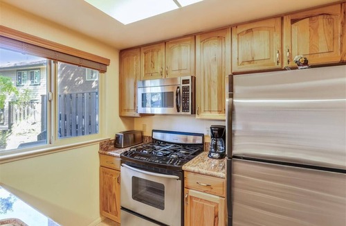 Lake Forest House | Lake Forest Glen Gem: Updated 3BR End-Unit near Tahoe City
