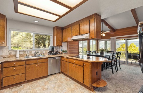 Oroville East House | Lake House Cabin-Great views of Lake Oroville!