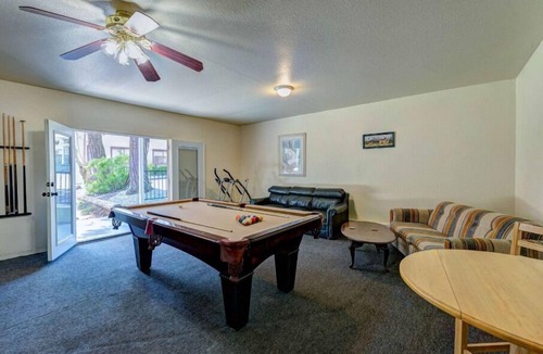 Lakehead-Lakeshore Hotel | Lake Shasta Lodge