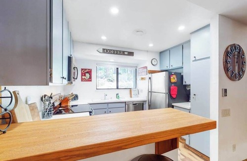 Lakeshore Apartment | Lake Therapy - Huntington Lake