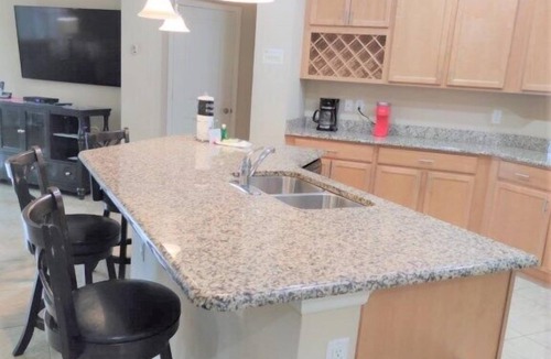 Crystal Cove House | Lake-view 4 Beds home w/screened pool & private lanai + Clubhouse & Playground