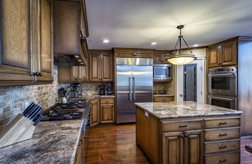 Lakehead House | Lakefront, 3300 Square Feet, 4 Bedrooms, Sleeps 12 - Shasta Lakeshore Retreat 20