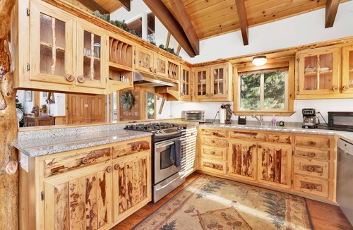Boulder Bay Cabin | Lakefront Cabin w/Private Boat Dock | Hot Tub, Games, Fishing