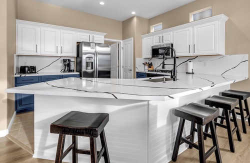 Sparks House | Lakefront Home w/Mountain Views Walk to Shops