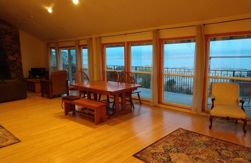 Granite Bay House | Lakefront! panoramic views. 2-bedroom 1 bathroom in terrific Granite Bay with AC