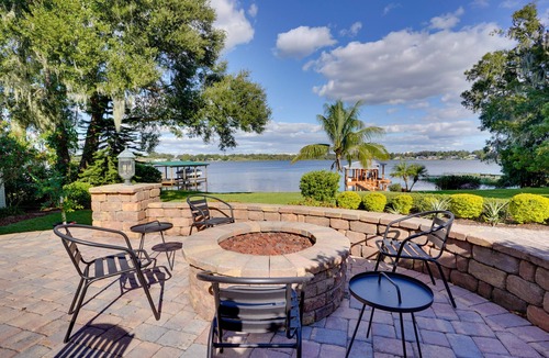 Winter Haven House | Lakefront Winter Haven Retreat: Hot Tub & Patio!