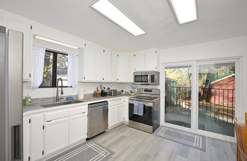 Lakehead-Lakeshore House | Lakehead Bungalow