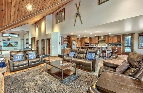 Al Tahoe House | Lakeview Grand Lodge | Rooftop Deck | Theater