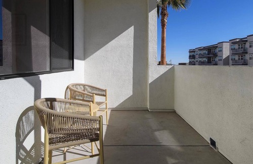 Rhodes Ranch Apartment | Landing | Stylish 2BD, Courtyard, Rooftop Lounge
