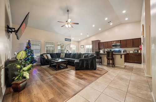 Pumpkin Center House | Large 6BR Home Walk Park In-Law Suite EV Charger