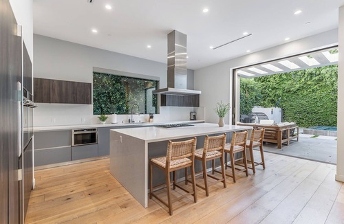 Melrose House | Laurel K Villa: Stylish 4-Bdr Escape w Pool & Spa