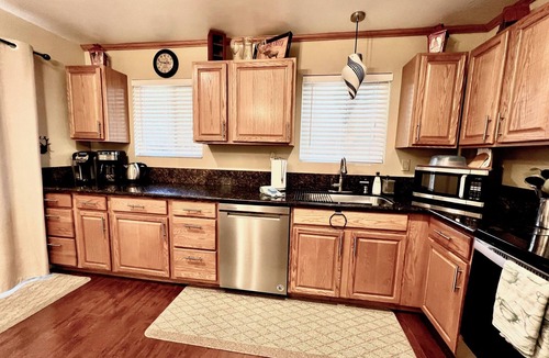 Sierra Tract Cabin | Lazy Bear Cabin Tahoe Hideaway with Hot Tub in South Lake Tahoe
