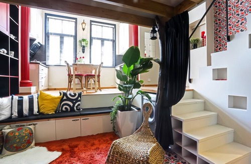 Downtown Shanghai House | Lian's Cozy Cottage next to ShaanXi S. Rd Subway STA nestled in Mid. Huaihai Rd.