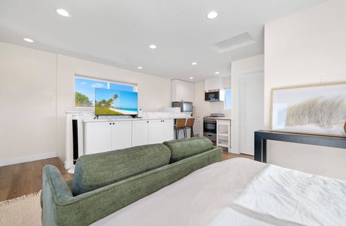 North Clairemont House | Light-Filled ADU Studio Immaculate, Cozy & Convenient