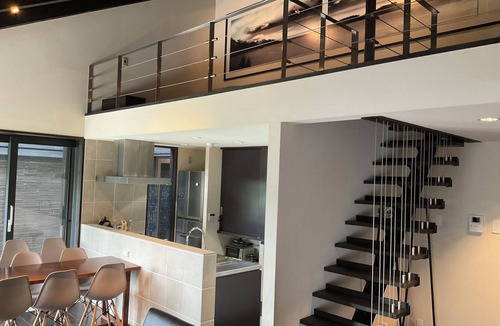 Akaogi House | Limited to one pair per day! The entire building is reserved for private use! A luxurious inn designed in a modern Japanese style! You can enjoy your private time in the nature of Amami Oshima with a large projector. ⭐︎