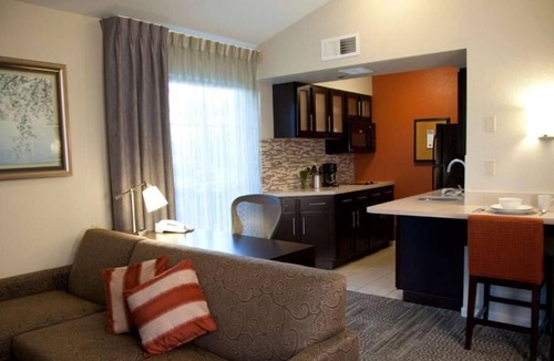 San Bruno House | Living the San Francisco Dream! 2 Relaxing Units, Free Breakfast, Kitchen!