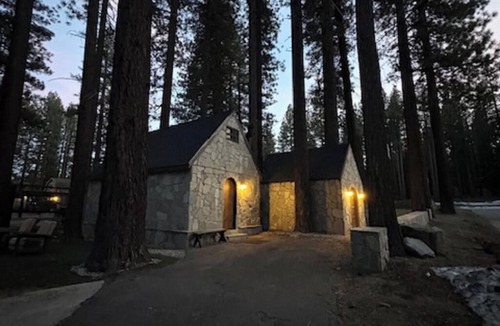 Tahoe Island Cottage | Lovely 3-bedroom cottage in South Lake Tahoe perfect for your getaway