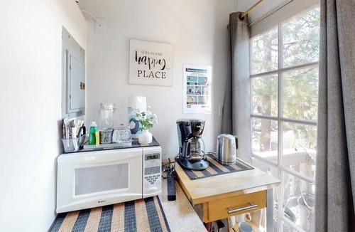 East Beach Apartment | Lovely corner unit studio with patio & grill - 1 block to famed East Beach