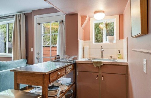 Mill Valley Apartment | Lovely Studio in Heart of Downtown Mill Valley