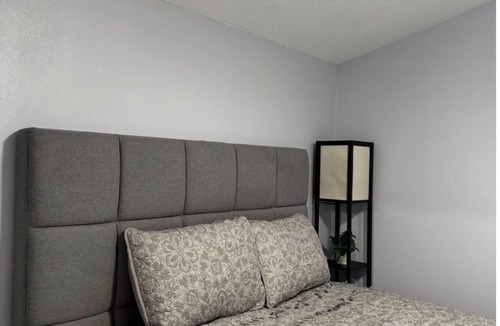 Davenport House | Lovely tiny 1-Bedroom house in private large spacious fenced Backyard.