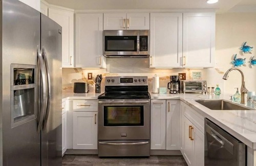 Laguna Niguel House | Luxe 2-Story Oasis with Private Pool & Backyard