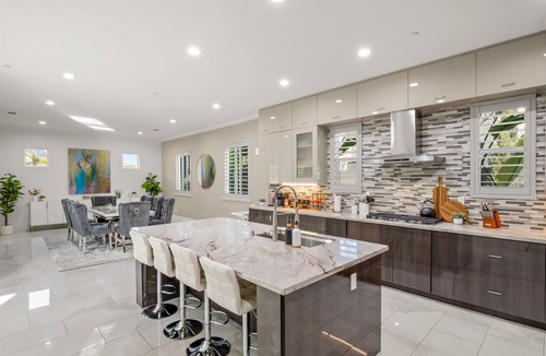 Fresno House | Luxe 7BR|Game Room, Firepit & Mini-putt| Sleeps 22