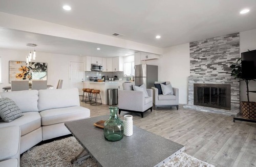 Concord House | LuxoStays | Stylish 4BR w/Backyard & Near HWY