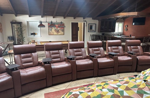 Camarillo House | Luxurious 6+ bedroom 7.5 bath nature retreat in charming Camarillo