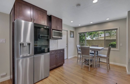 Northwest Anaheim House | Luxurious 6BR Retreat w Pool & Jacuzzi Disneylandnn