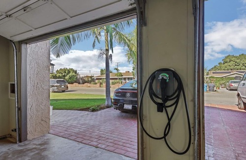 Northwest Anaheim House | Luxurious 6BR Retreat w Pool & Jacuzzi Disneylandnn