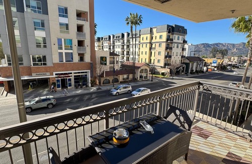 Downtown Condo | Luxurious fully furnished 2-bedroom 2.5 bath condo in enchanting Glendale CA