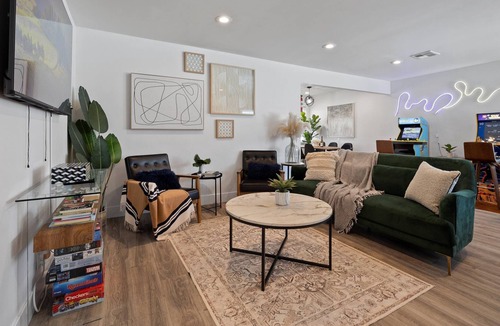 Garden Grove House | Luxurious | Newly Renovated | Games | Close to Disney & Beaches | Families