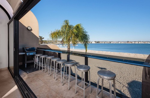 San Diego House | Luxurious Waterfront | AC | Garage Parking | Walk to All