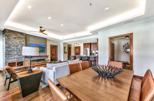 Lakeside Park Condo | Luxury 2Br Residence steps from Heavenly Village & Gondola