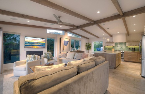 Cardiff-by-the-Sea House | Luxury 3-Bed Beach Cottage with Hot Tub, Fire Pit, BBQ - Walk To Beach
