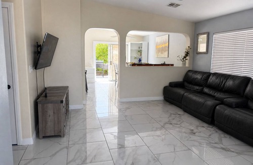 McCullough Hills House | Luxury 3 bedroom home over looking the Las Vegas Valley