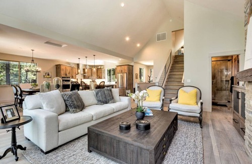 Country Club Estates House | Luxury 4 Bedroom Home with Hot Tub