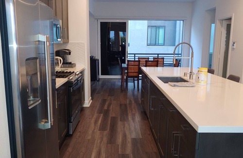 Central San Pedro House | Luxury 4 bedroom at the harbor-Views, pets ok-walk 2 blocks to boardwalk & boats
