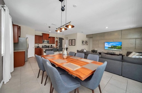 Loughman House | Luxury 6BR Pool Home in Solterra Resort