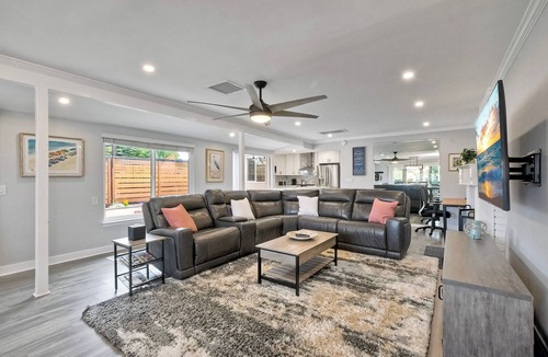 Carlsbad Village House | Luxury Beach Duplex | Sleeps 9 | Dog-Friendly | A/C | Fire Pit & Grill