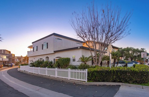 Pierpont Bay House | Luxury Beach House 99 Steps from Sand, Pet-friendly