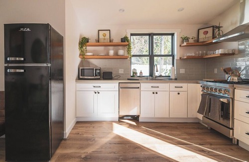 North Central Apartment | Luxury Cottage & Corporate Apartment Near Old Town, Rose Bowl, JPL, and More