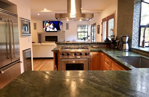 Kenwood House | Luxury Creekside home in Sonoma. Minutes from hiking, wineries, and restaurants.