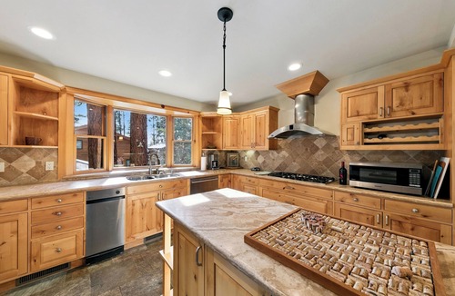 Elk Point House | Luxury Elks Club Tahoe Estate MV58