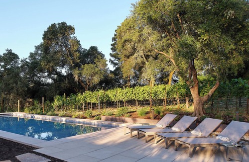 Healdsburg House | Luxury Healdsburg Retreat. Pool, Sauna, Hot Tub, Near Plaza, Tesla charger