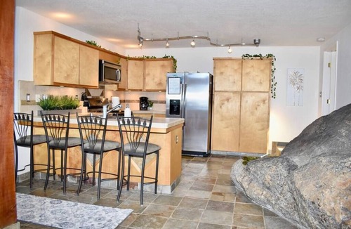 Springville House | Luxury Home (Giant Sequoias, Waterfalls, Hiking)