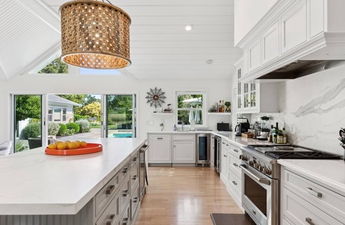 Sonoma House | Luxury House, Newly Renovated & Modern 3BD +Pool & Hot Tub - Vineyard Facing